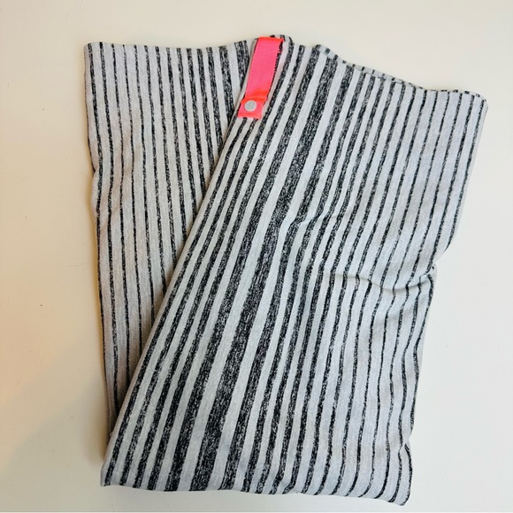 Lululemon Vinyasa Scarf Rulu Mini Akido Stripe Heathered Black Silver Spoon - Picture 4 of 7
